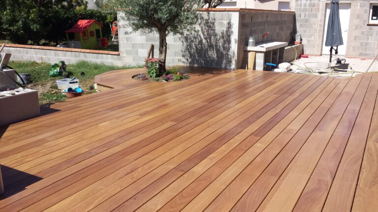 Construction d’une terrasse en lame de bois de cumaru